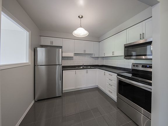2nd image of 1340 Kensington Pkwy #2