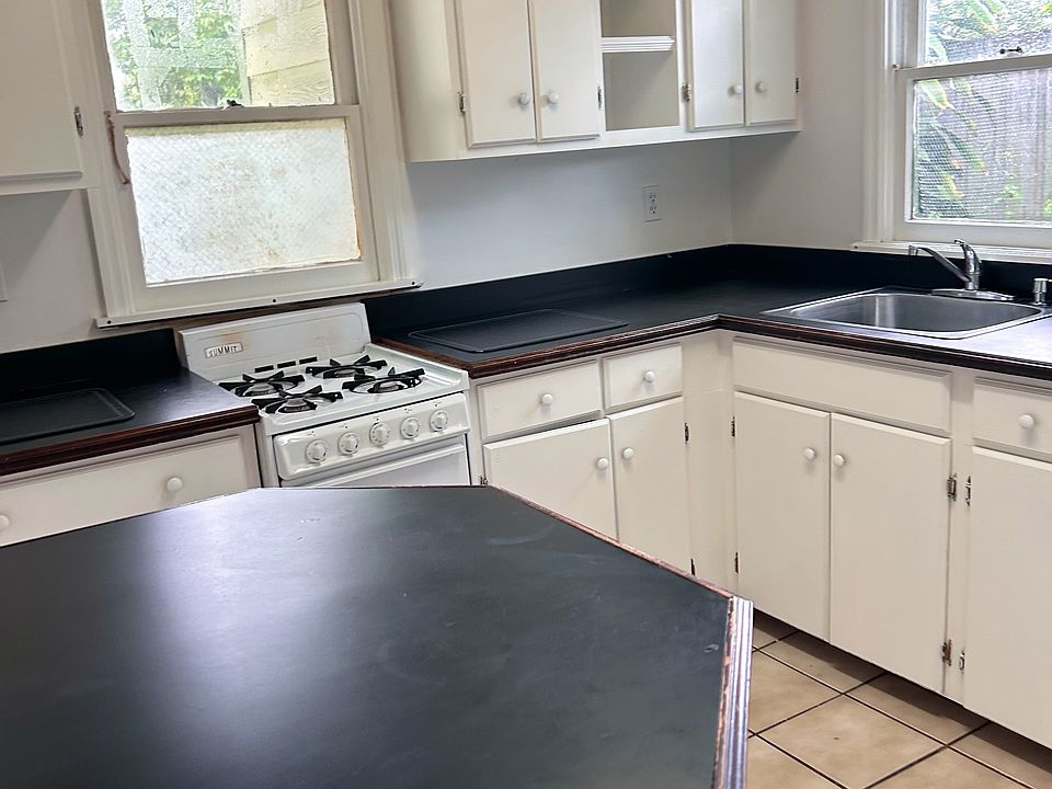 1st image of 2027 Jefferson St #C