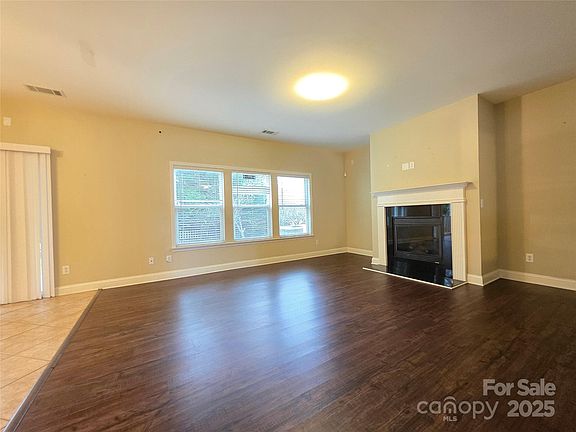 4th image of 10927 Kinnairds St