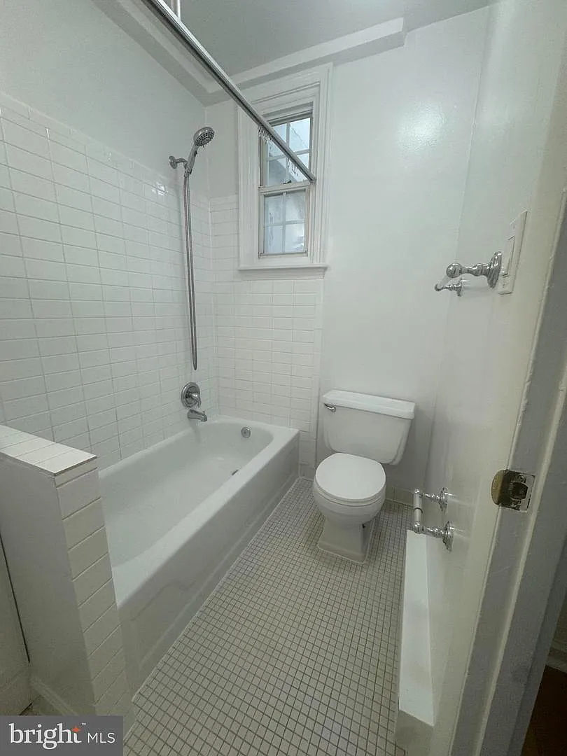 Studio, 1.0 bath, 425 sqft, $1,750 — Photo 4
