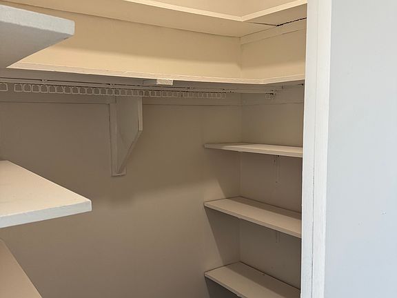 3rd image of 700 Victory Blvd APT 17