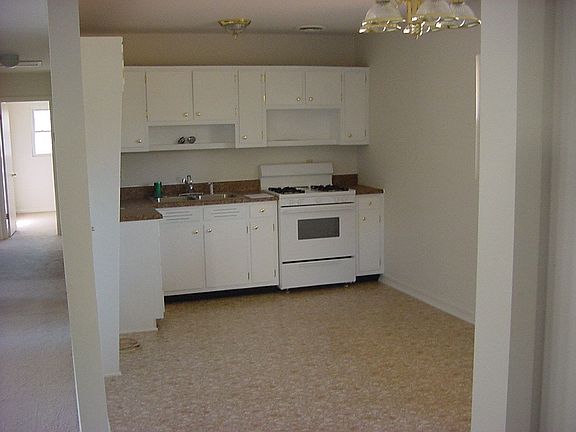 Very Spacious Kitchen-Room for Breakfast Table