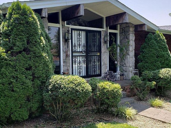 3rd image of 327 Hollow Creek Dr