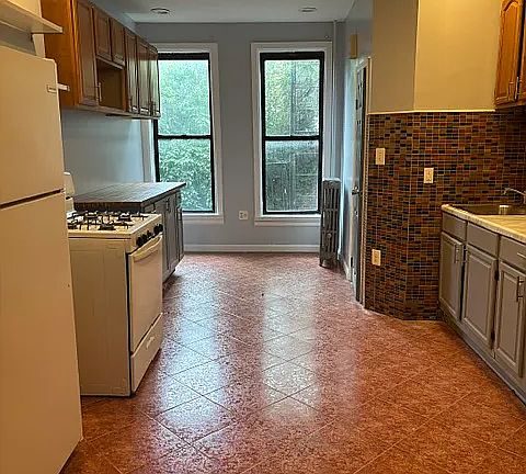 2nd image of 1281 Nostrand Ave APT 2L