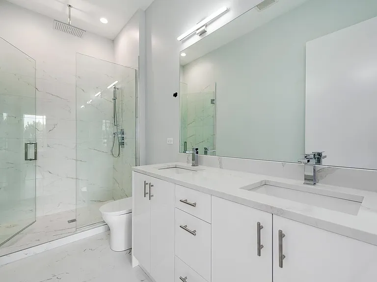 2139 W Madison St — Photo 32