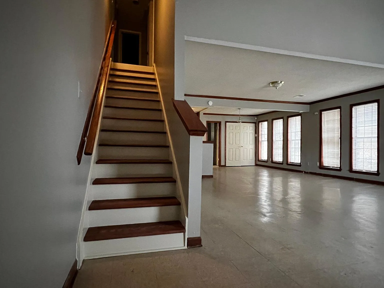 4225 Cedartree Dr — Photo 2