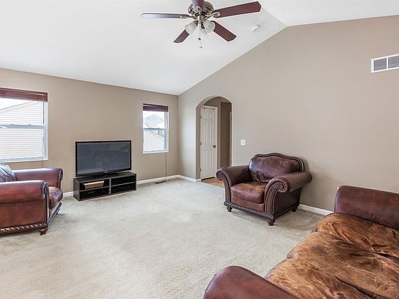5th image of 130 Regatta Dr