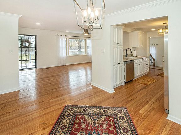 Spacious and Inviting Entry.........Open Spaces will please!!