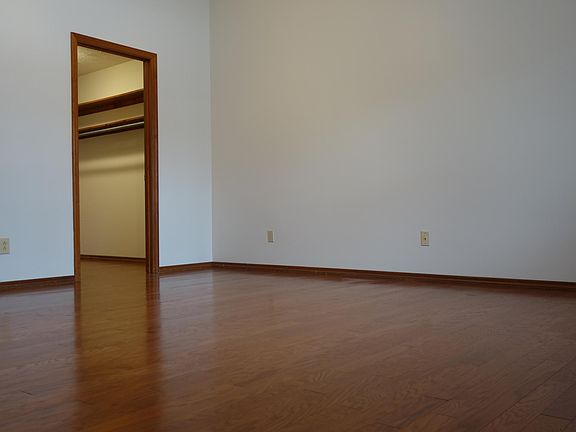 Bedroom & Walk-In Closet