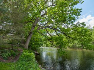 3067 Valley View Dr NE, Rockford, MI 49341