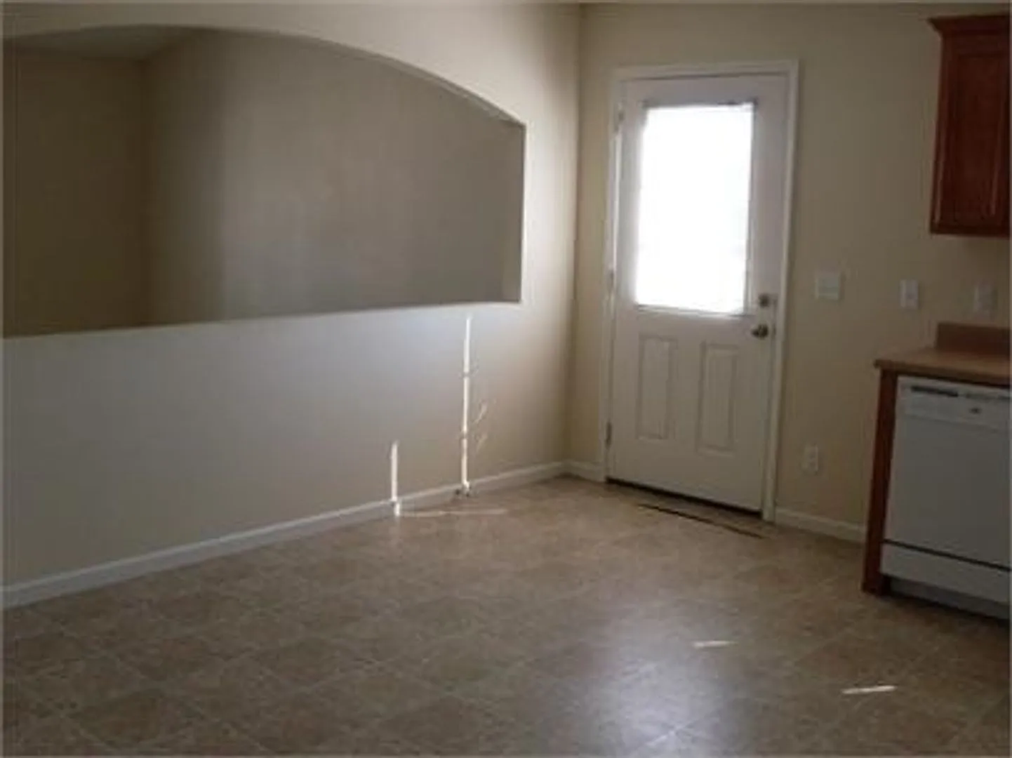 Beautiful 2 Bedroom 2 Bathroom Duplex! — Photo 2