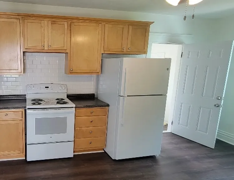 9816 Bateman Ave — Photo 6