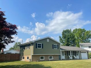 37 Circle Dr, Charleston, IL 61920