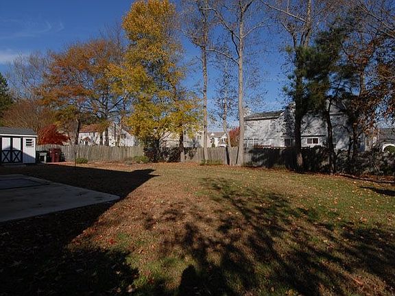 3rd image of 641 Briarwood Dr