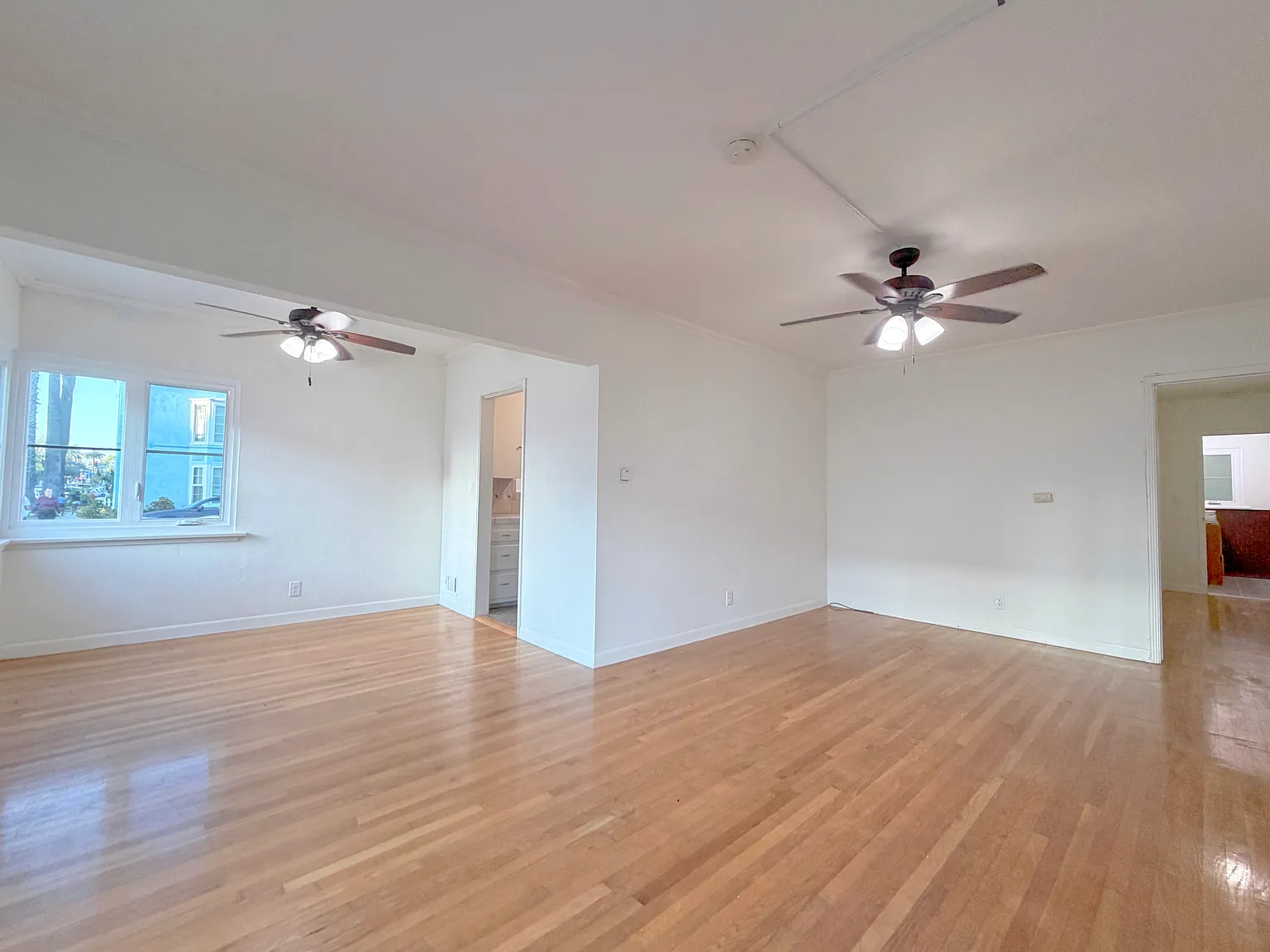 2 bed, 953 sqft, $2,285 — Photo 3