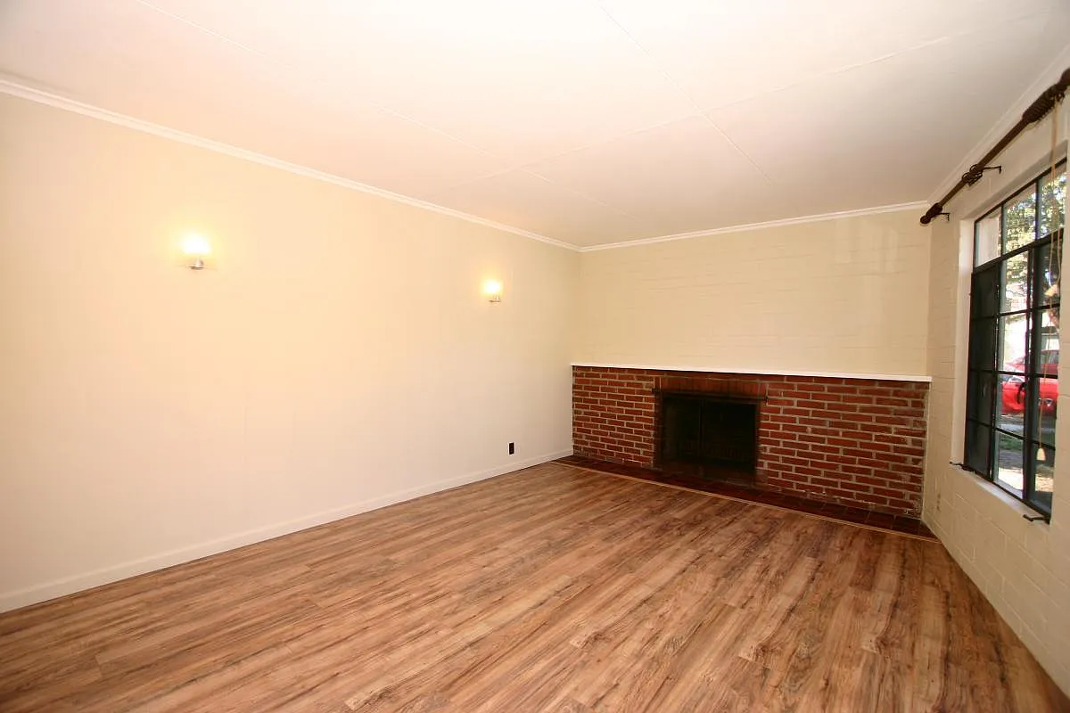 431 Oxford Avenue — Photo 2