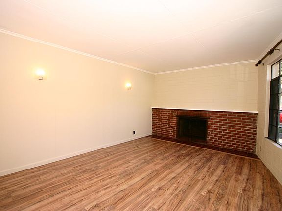 2nd image of 431 Oxford Ave