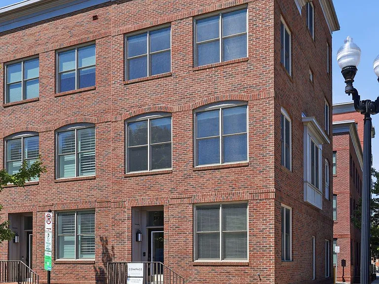 1100 S Edgewood St — Photo 67