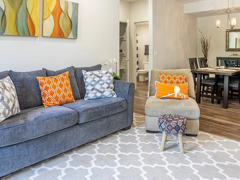 Winding Springs|Living room