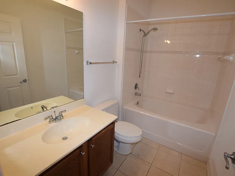2604 Grand Central Pkwy #2 — Photo 8