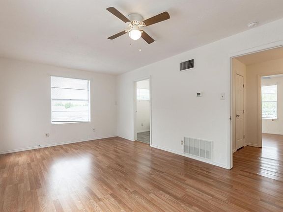 5th image of 3105 Selfridge Dr #18106399
