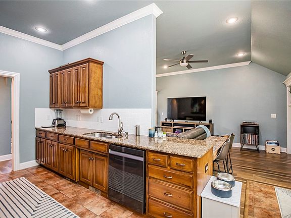 5th image of 2 Snyder Ln