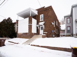 1015 S Carroll Ave, Freeport, IL 61032