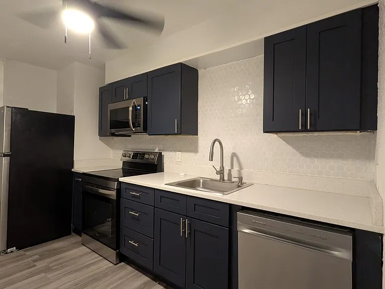 614 Pear St — Photo 2