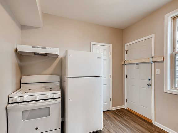 4th image of 7342 S Vernon Ave APT 1R