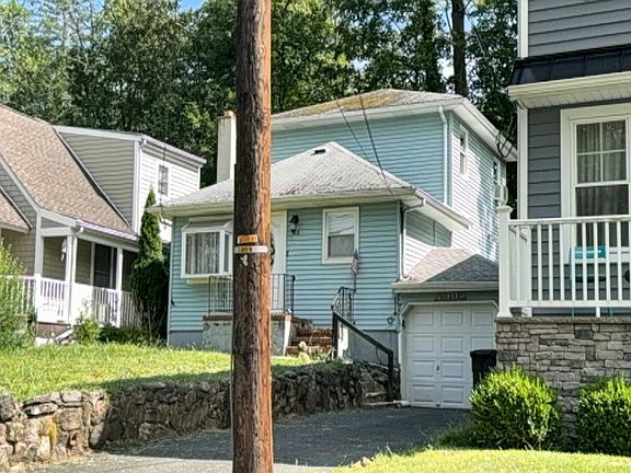 2nd image of 102 E Shore Rd