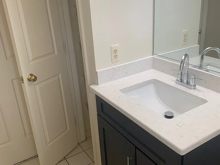 Victoria Village Apartments — Photo 25