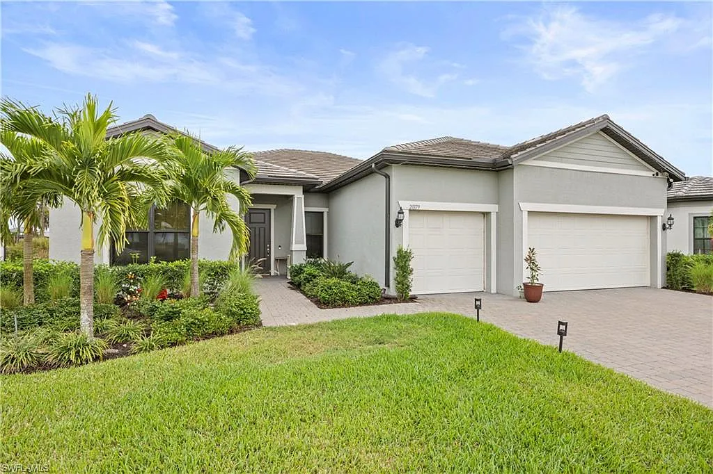 3 bed, 2.5 bath, 2493 sqft, $4,300 — Photo 2
