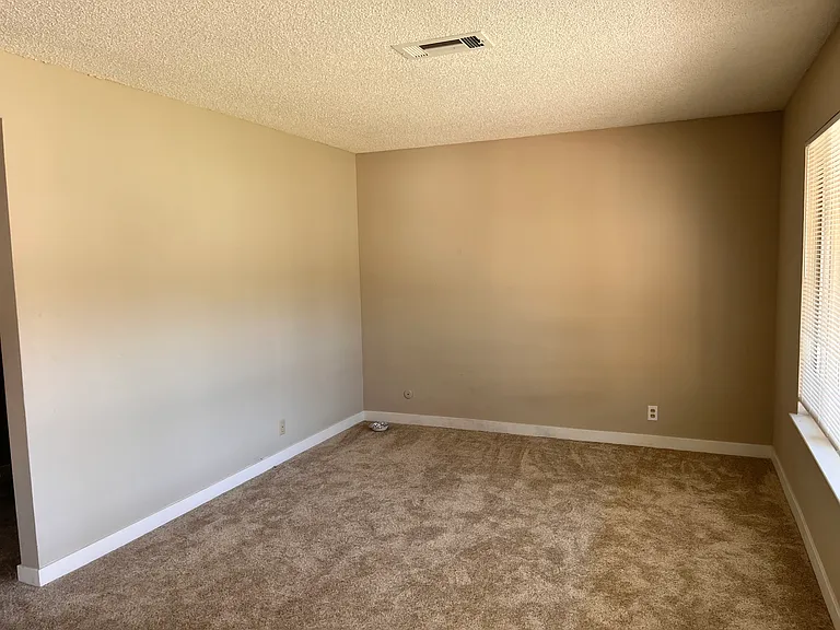 651 Aztec Ct — Photo 4