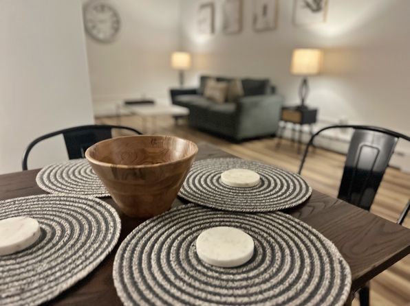 1302 E Grove St APT 1