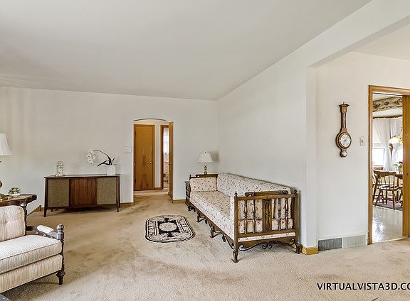 4th image of 1622 Kensington Ave