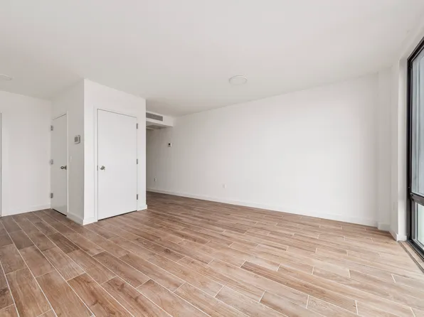 32-24 Steinway Street image 5 of 14