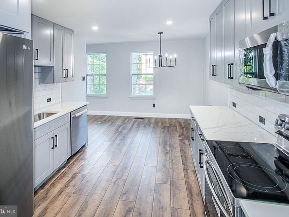 4th image of 8375 Stationhouse Ct