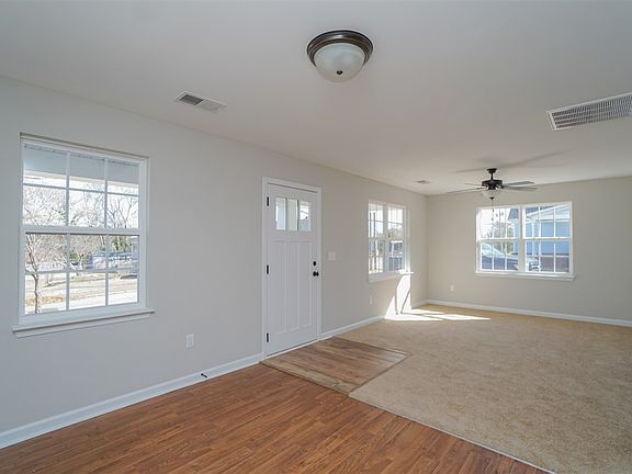 3rd image of 586 Brawley St