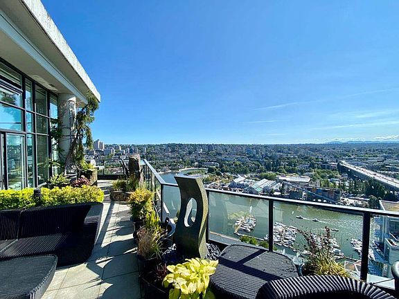 5th image of 583 Beach Cres #3601