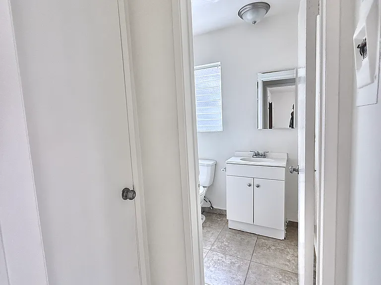 14143 Delano St #5 — Photo 8