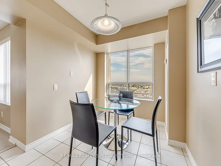 25 Kingsbridge Garden Cir W #924 — Photo 20