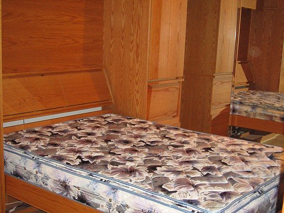 2ndBRBuiltInMurphyBed