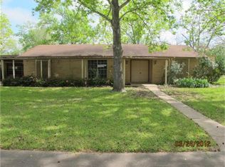 108 Oyster Bend Ln, Lake Jackson, TX 77566