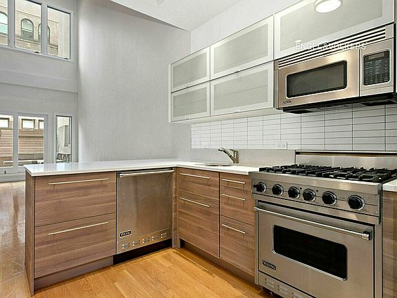5th image of 32 E 10th St #1