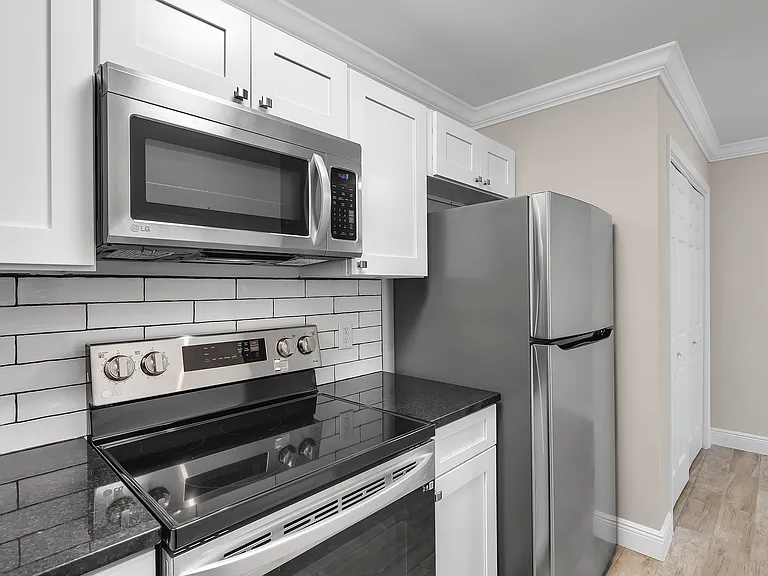 Robertsdale Village Apartments — Photo 41