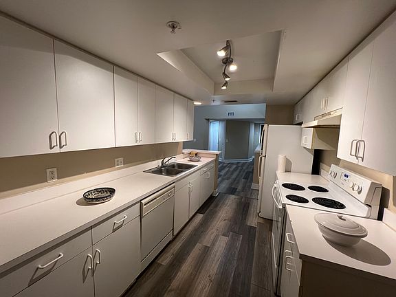 3rd image of 4179 N Haverhill Rd APT 602