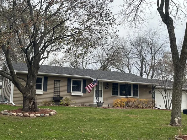 3700 Rolling View Dr, White Bear Lake, MN 55110