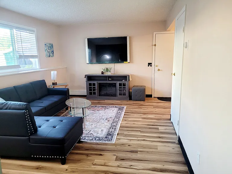 4009 San Roberto Ave #6 — Photo 10