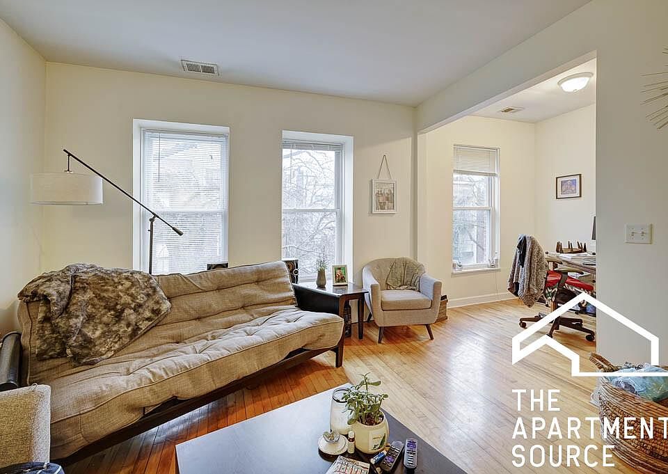 1st image of 882 N Marshfield Ave #3R