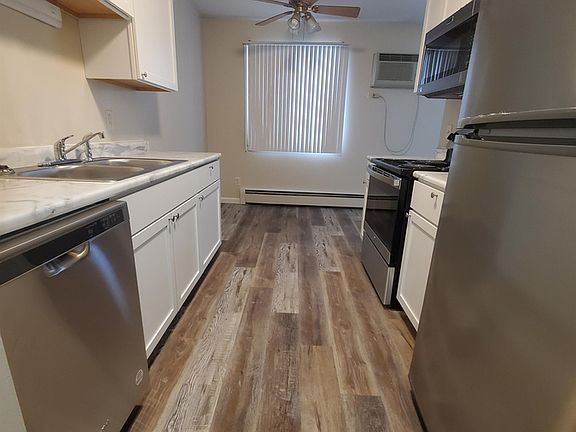 4th image of 2395 3rd St NW #203